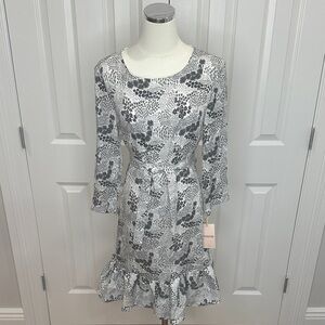 NWT Persifor Grey White Poppy Wildflower Ruffle Hem Buttery Soft Dress Size M